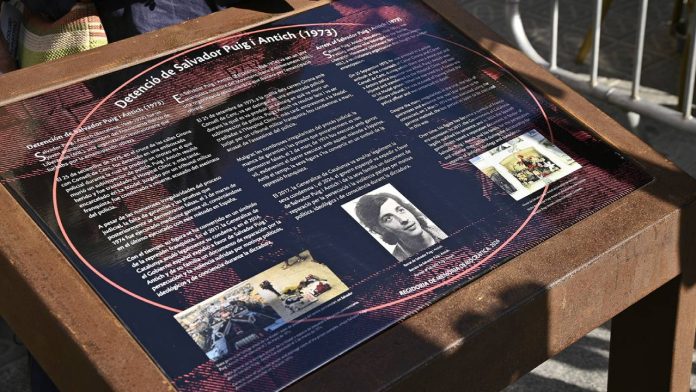 El Eixample homenajea a Salvador Puig i Antich con un atril