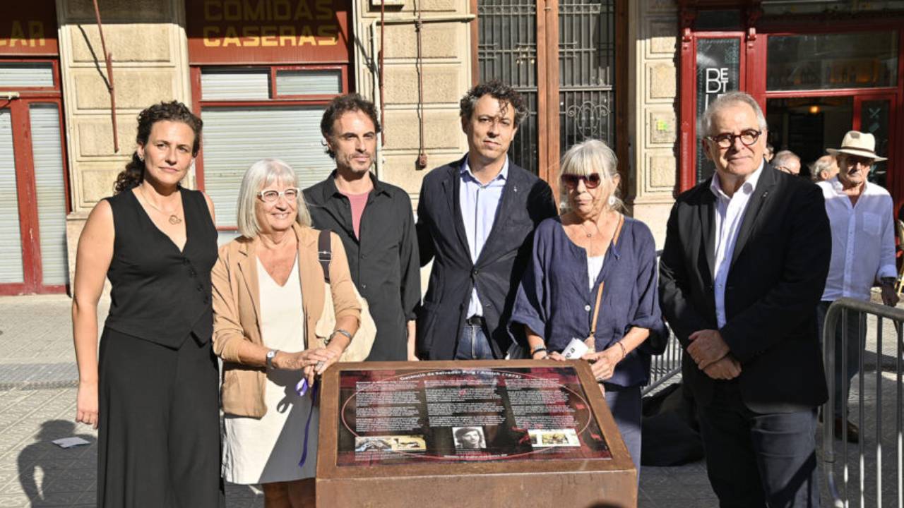 El Eixample homenajea a Salvador Puig i Antich con un atril