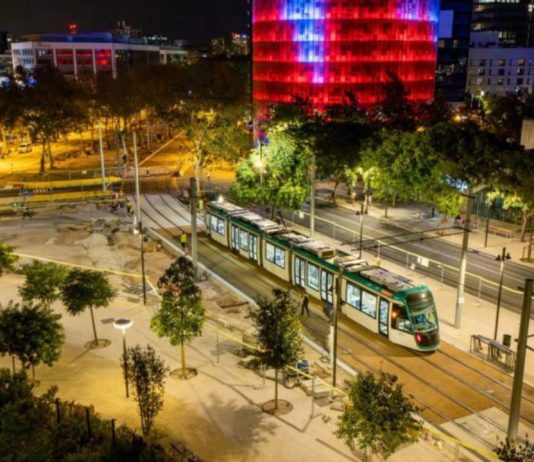 El tranvía recupera la normalidad en Glòries y Sant Adrià El tranvía recupera la normalidad en Glòries y Sant Adrià
