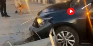Espectacular accidente de un conductor de Cabify en la Barceloneta Espectacular accidente de un conductor de Cabify en la Barceloneta