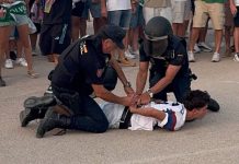 Interior abre expediente a los policías por el caso de la estelada Interior abre expediente a los policías por el caso de la estelada
