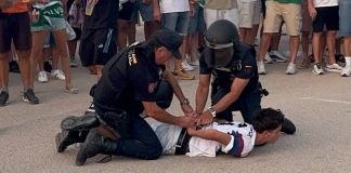 Interior abre expediente a los policías por el caso de la estelada Interior abre expediente a los policías por el caso de la estelada