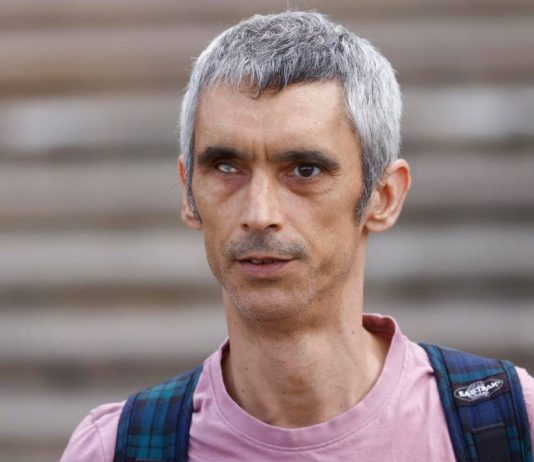 Juicio a los cuatro policías por el disparo que dejó tuerto a Roger Español Juicio a los cuatro policías por el disparo que dejó tuerto a Roger Español