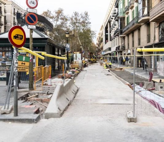 La Rambla de Barcelona recupera el tráfico en sentido mar La Rambla de Barcelona recupera el tráfico en sentido mar