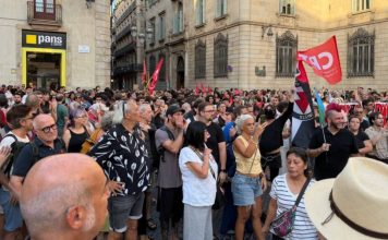 La crisis de Ceuta enfrenta dos protestas en Barcelona La crisis de Ceuta enfrenta dos protestas en Barcelona
