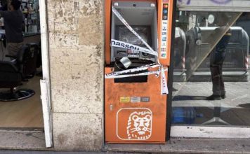 Los Mossos investigan la explosión en un cajero de Sants Los Mossos investigan la explosión en un cajero de Sants