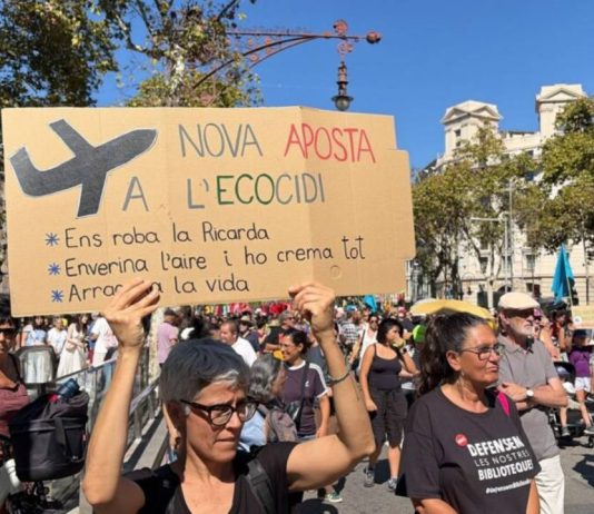 Manifestación contra la ampliación del aeropuerto de Barcelona Manifestación contra la ampliación del aeropuerto de Barcelona