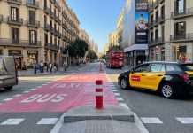 Pintan de rojo cuatro cruces en Balmes para prohibir giros desde el carril bus-taxi Pintan de rojo cuatro cruces en Balmes para prohibir giros desde el carril bus-taxi