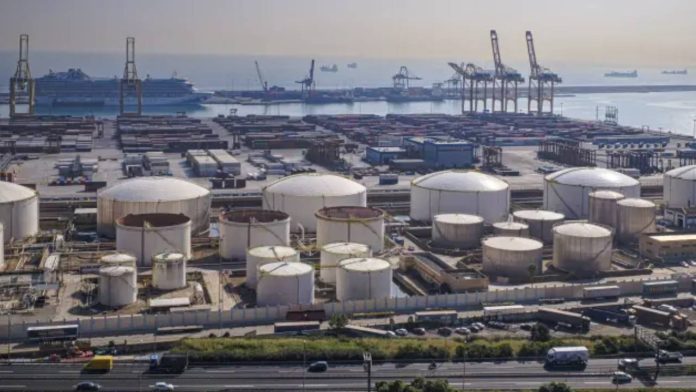 Diez heridos por monóxido de carbono en el puerto de Barcelona