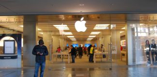 Roban de madrugada en la tienda de Apple de La Maquinista Roban de madrugada en la tienda de Apple de La Maquinista