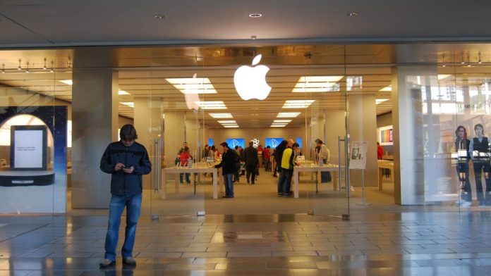 Roban de madrugada en la tienda de Apple de La Maquinista Roban de madrugada en la tienda de Apple de La Maquinista