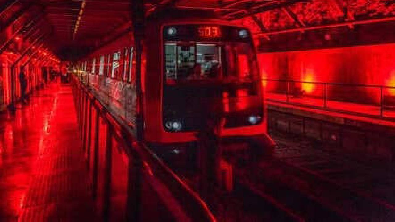 TMB abre la estación fantasma de Gaudí y otros espacios del metro de Barcelona