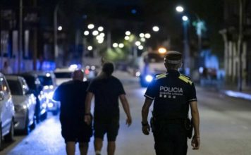 Tres detenidos por robar un reloj de 3.000 euros en la Barceloneta Tres detenidos por robar un reloj de 3.000 euros en la Barceloneta