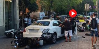 Un conductor de 83 años embiste cuatro motos en Pedralbes Un conductor de 83 años embiste cuatro motos en Pedralbes