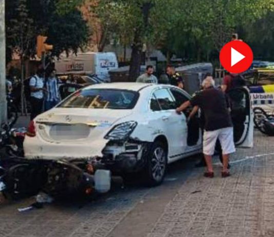 Un conductor de 83 años embiste cuatro motos en Pedralbes Un conductor de 83 años embiste cuatro motos en Pedralbes