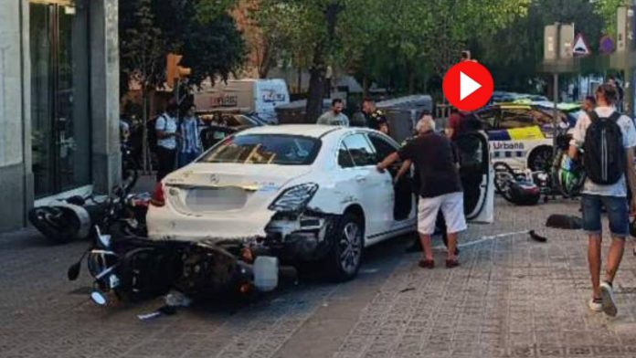 Un conductor de 83 años embiste cuatro motos en Pedralbes