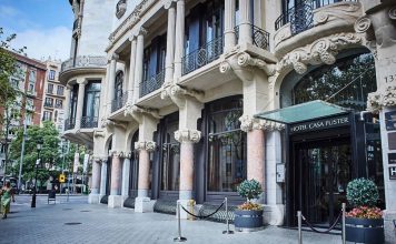 Un joven de 23 años, herido grave tras una agresión con arma blanca en un hotel de Barcelona Un joven de 23 años, herido grave tras una agresión con arma blanca en un hotel de Barcelona