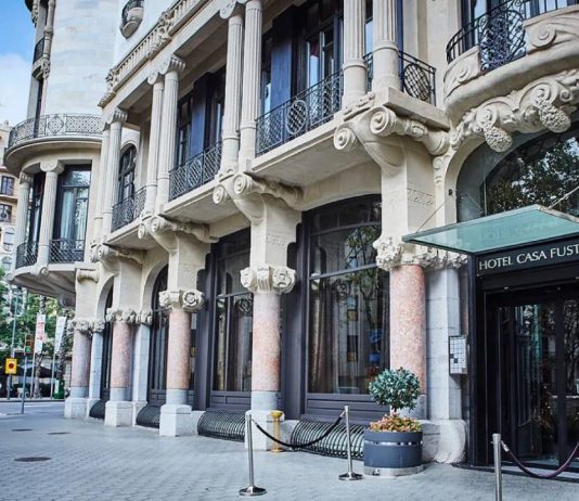 Un joven de 23 años, herido grave tras una agresión con arma blanca en un hotel de Barcelona Un joven de 23 años, herido grave tras una agresión con arma blanca en un hotel de Barcelona
