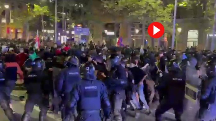 13 detenidos tras los disturbios en Barcelona después de la protesta por la vivienda