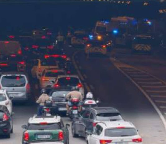 13 heridos en un accidente múltiple en la Ronda de Dalt 13 heridos en un accidente múltiple en la Ronda de Dalt