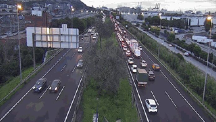 Accidente múltiple en la ronda del Litoral de Barcelona