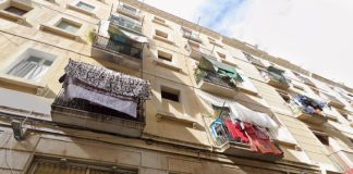 Barcelona compra un edificio del Raval por tanteo para ampliar la vivienda pública Barcelona compra un edificio del Raval por tanteo para ampliar la vivienda pública