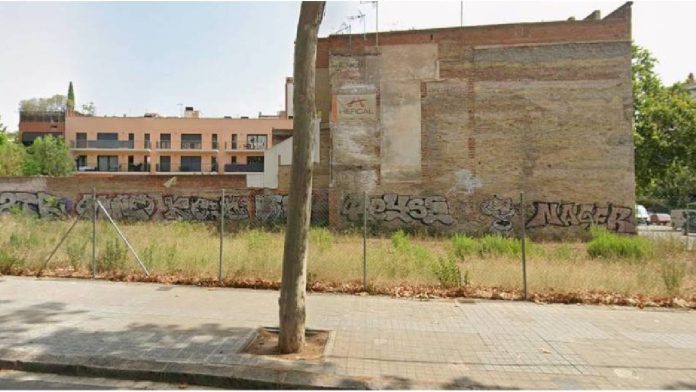 Barcelona proyecta 76 viviendas públicas en la Colònia Castells