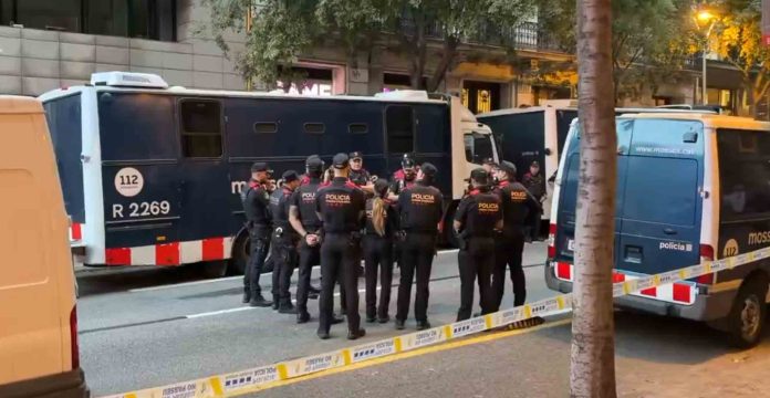 Barcelona realiza 450 identificaciones en dos horas ante la convocatoria de Blocus