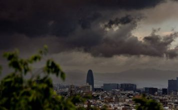 Barcelona rebaja la alerta tras las fuertes lluvias y recupera la movilidad Barcelona rebaja la alerta tras las fuertes lluvias y recupera la movilidad