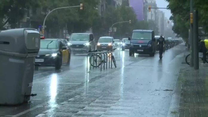 Barcelona supera los 100 litros y sufre inundaciones por las lluvias Barcelona supera los 100 litros y sufre inundaciones por las lluvias