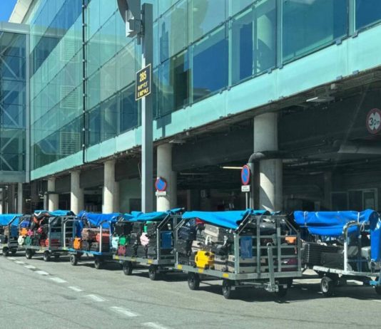 CGT desconvoca la huelga de Groundforce en El Prat, pero sigue la protesta CGT desconvoca la huelga de Groundforce en El Prat, pero sigue la protesta