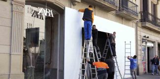 Comercios de Barcelona blindan sus escaparates ante posibles altercados Comercios de Barcelona blindan sus escaparates ante posibles altercados