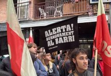 Desahucio en el Camp de l’Arpa: una madre y su hijo Desahucio en el Camp de l'Arpa: una madre y su hijo