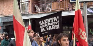 Desahucio en el Camp de l’Arpa: una madre y su hijo Desahucio en el Camp de l'Arpa: una madre y su hijo