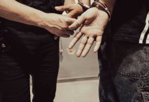 Detenido en Barcelona tras apuñalar a un hombre y refugiarse en un piso Detenido en Barcelona tras apuñalar a un hombre y refugiarse en un piso