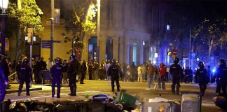 Graves disturbios en Barcelona durante la protesta juvenil Graves disturbios en Barcelona durante la protesta juvenil