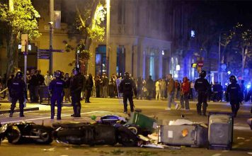 Graves disturbios en Barcelona durante la protesta juvenil Graves disturbios en Barcelona durante la protesta juvenil