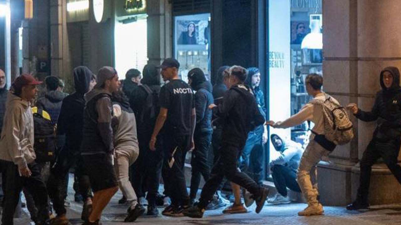 Barcelona activa ayudas para los comercios afectados por los disturbios 1 La Fiscalía pide internamiento para seis menores por los disturbios en Barcelona