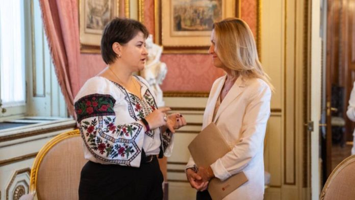 Maria Eugènia Gay se reúne con Sasha Romantsova en Barcelona