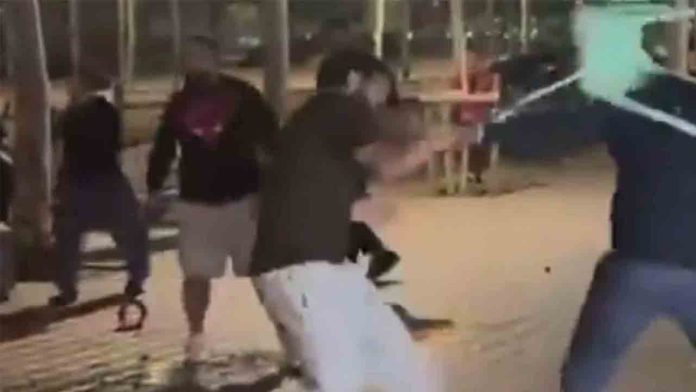 Pelea en la Barceloneta seis detenidos tras una reyerta con sillas y botellas