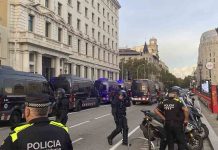 Tensión en Barcelona por una protesta juvenil en plaza Catalunya Tensión en Barcelona por una protesta juvenil en plaza Catalunya