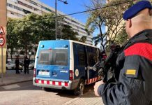 Tiroteo en la Mina: los Mossos buscan un Mercedes negro Tiroteo en la Mina: los Mossos buscan un Mercedes negro