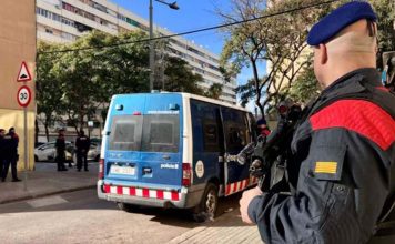 Tiroteo en la Mina: los Mossos buscan un Mercedes negro Tiroteo en la Mina: los Mossos buscan un Mercedes negro