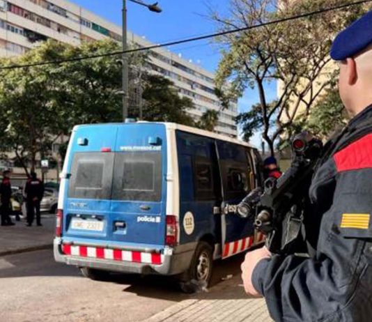 Tiroteo en la Mina: los Mossos buscan un Mercedes negro Tiroteo en la Mina: los Mossos buscan un Mercedes negro