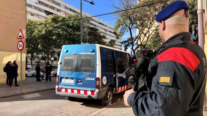 Tiroteo en la Mina los Mossos buscan un Mercedes negro Tiroteo en la Mina: los Mossos buscan un Mercedes negro