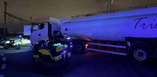 Un camión cisterna inmovilizado en Barcelona tras dar positivo en cocaína el conductor Un camión cisterna inmovilizado en Barcelona tras dar positivo en cocaína el conductor