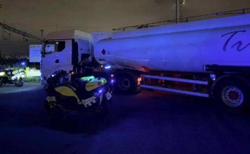 Un camión cisterna inmovilizado en Barcelona tras dar positivo en cocaína el conductor Un camión cisterna inmovilizado en Barcelona tras dar positivo en cocaína el conductor