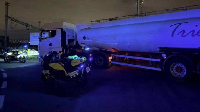 Un camión cisterna inmovilizado en Barcelona tras dar positivo en cocaína el conductor