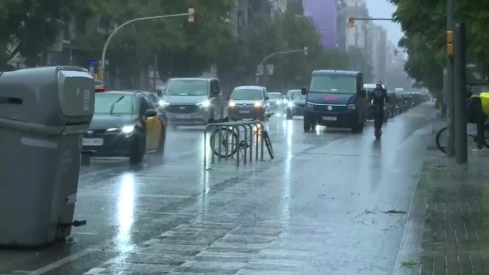 VIDEO-lluvia-llega-barcelona-mantiene