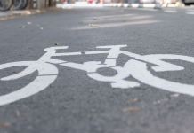 Barcelona trasladará el carril bici de la calle Marina a la calzada